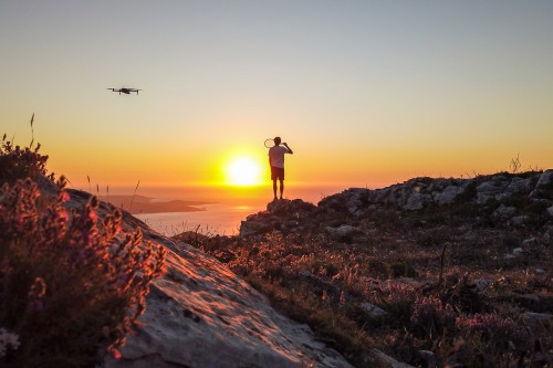 Auteur: Julien ANGELLA ARIAVISTA